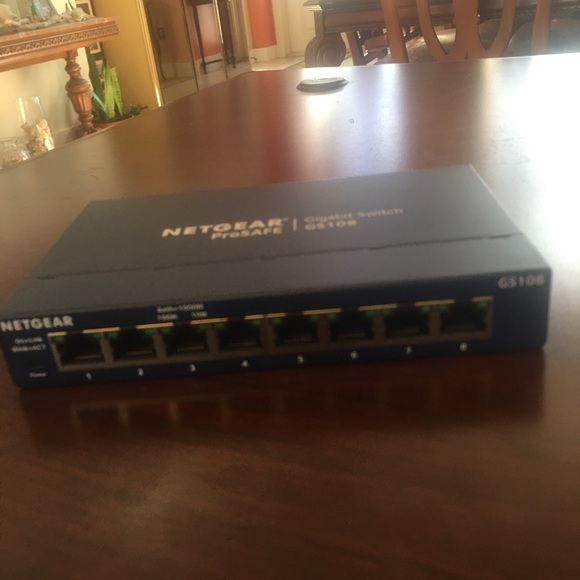 NETGEAR - 8-Port 10/100/1000 Gigabit Ethernet Unmanaged Switch - Blue - Picture 3 of 5